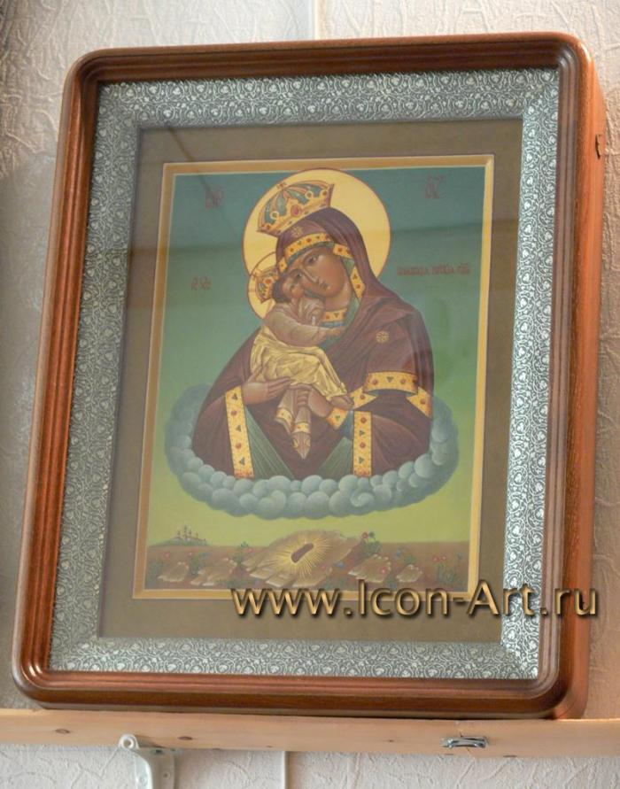 Икона Пресвятой Богородицы Почаевская.  Киот с басмой.