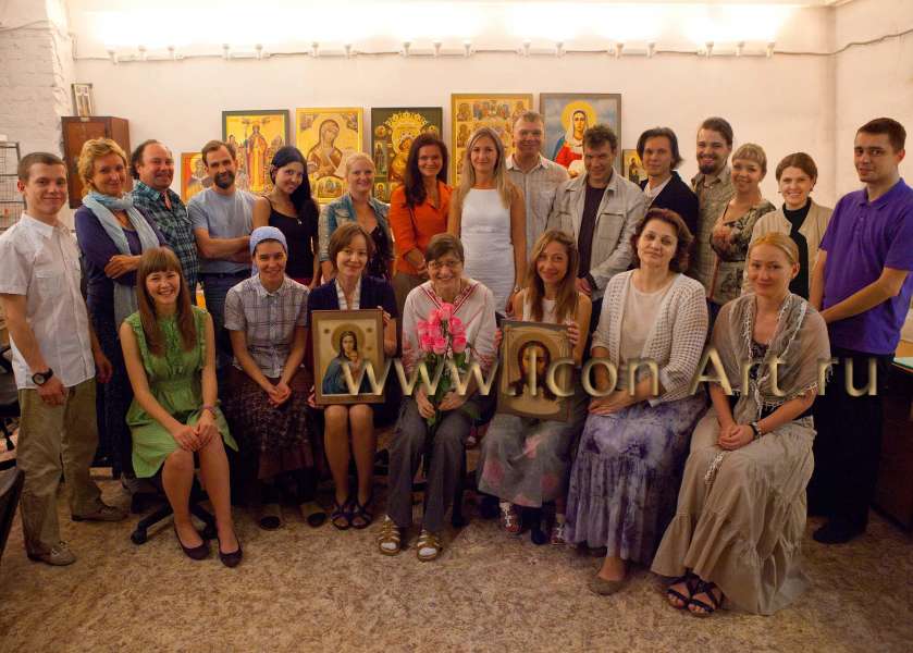 Сотрудники иконописной мастерской Екатерины Ильинской