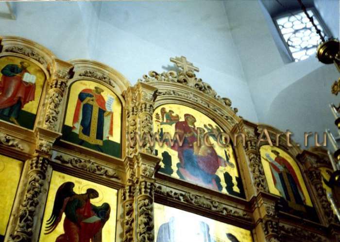 Фото: Фрагмент иконостаса в храме иконы Казанской Божий Матери в Узком