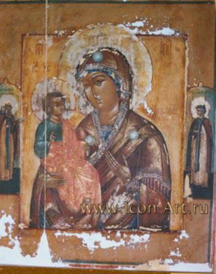 Фото: Икона Пресвятой Богородицы «Троеручица»