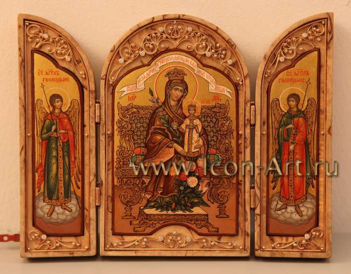 Фото: Складень из карельской березы с иконой Пресвятой Богородицы «Неувядаемый Цвет» и предстоящими святыми Ангелами