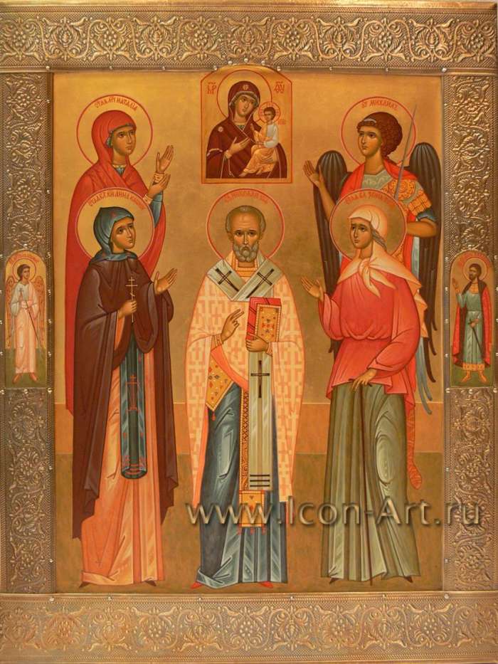 Фото: Семейная икона. Святая мц. Наталия, святая блгв. княгиня Анна Кашинская, святой Николай Чудотворец, святой Архангел Михаил, святая Ксения Петербургская. На полях икны святой Ангел Хранитель и святой блгв. князь Владимир. Сверху Тихвинская и