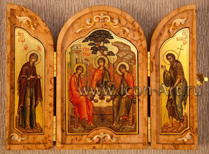 Фото: Скаладень из карельской березы со Святой Троицей, Пресвятой Богородицей и Иоанном Предтечей