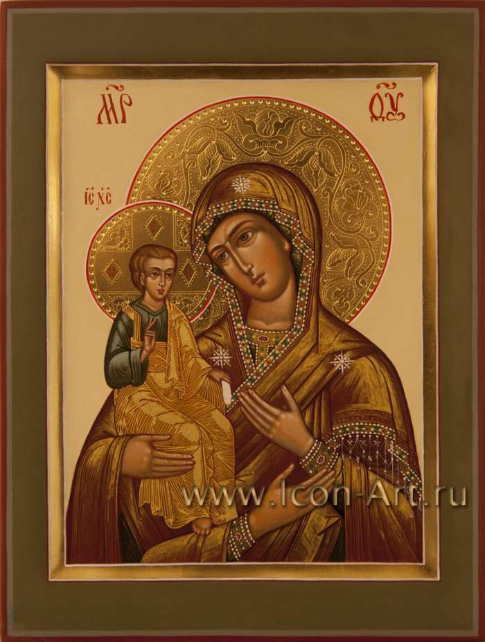 Фото: Икона Пресвятой Богородицы «Троеручица»