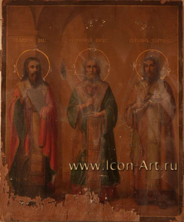 Три святителя: Василий Великий, Григорий Богослов и Иоанн Златоуст, три фигуры в полный рост на темно-коричневом поле
