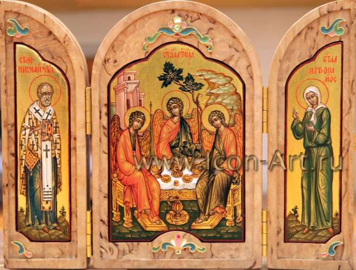 Фото: Скаледнь: святая Троица, святитель Николай Чудотворец и святая блаженная Матрона Московская