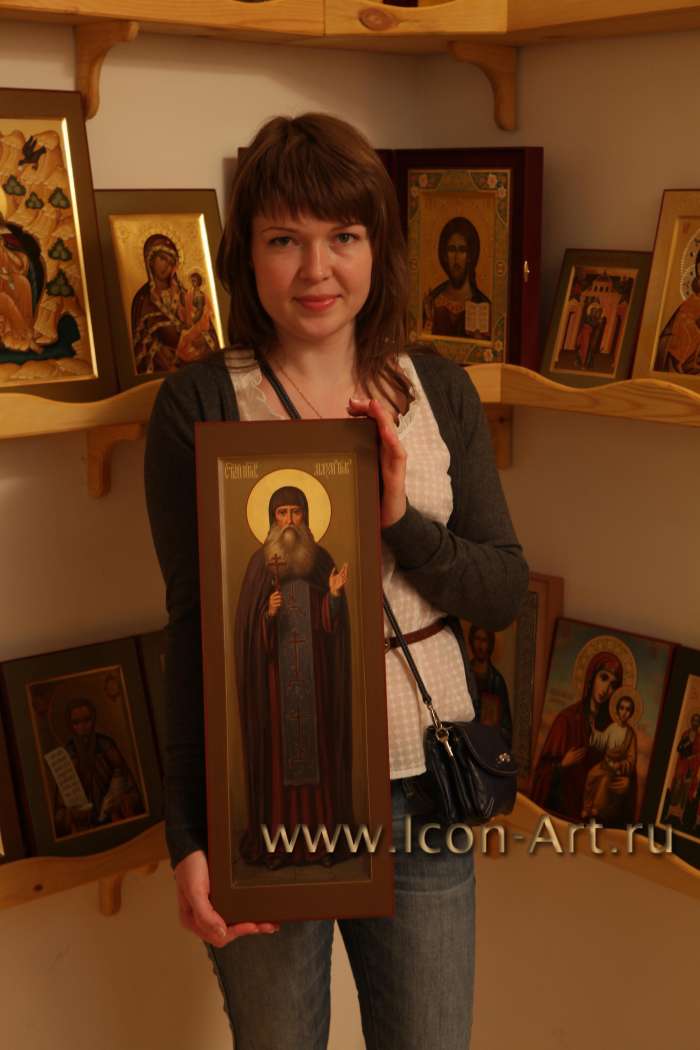 Заказчица с иконой прп. Максима Грека