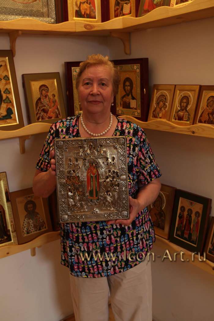 Заказчица с иконой подокладницей