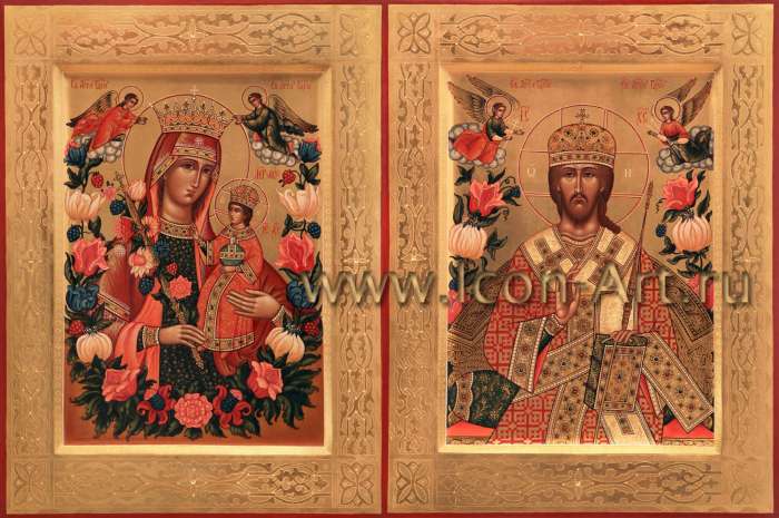 Фото: Венчальная пара с иконой «Иисус Великий Архиерей» и «Неувядаемый Цвет»