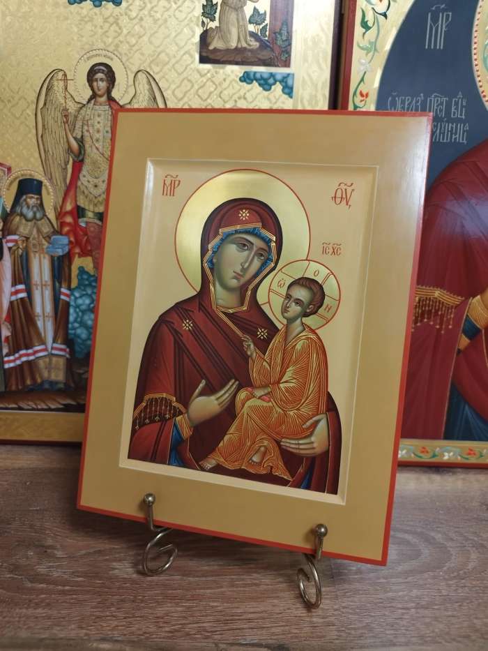 Фото: Икона Пресвятой Богородицы Тихвинская