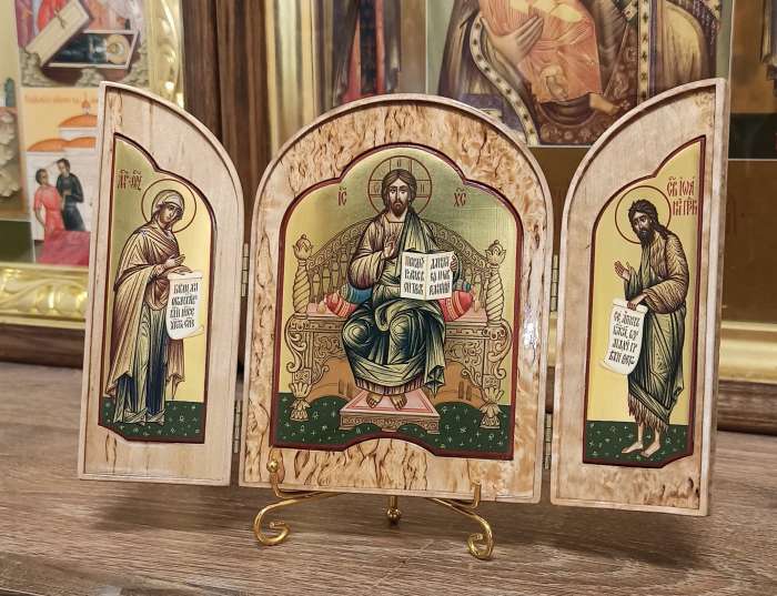 Фото: Складень из карельской березы  Спас  на престоле, Пресвятая Богородица и святой Иоанн Предтеча