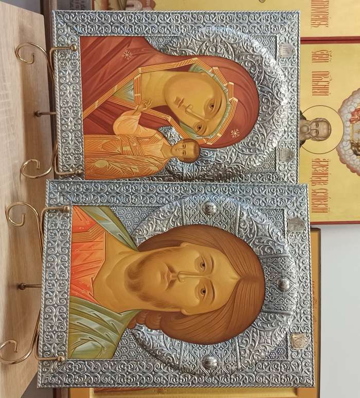 Фото: Венчальные иконы в серебряной басме. Пресвятая Богородица Казанская и Господь Вседержитель