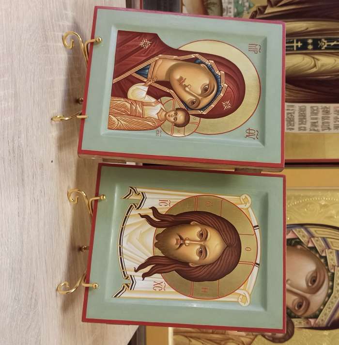 Фото: Венчальные иконы Пресвятая Богородицы Казанская и Нерукотворный образ Иисуса Христа