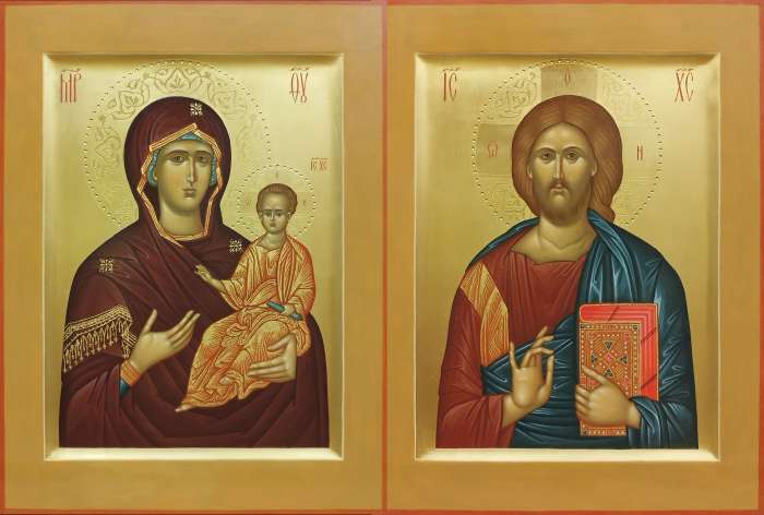 Фото: Венчальная пара с иконой Богороидцы "Одигитрия"