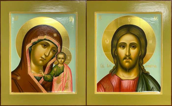 Фото: Венчальная пара с иконой Богороидцы "Казанская"