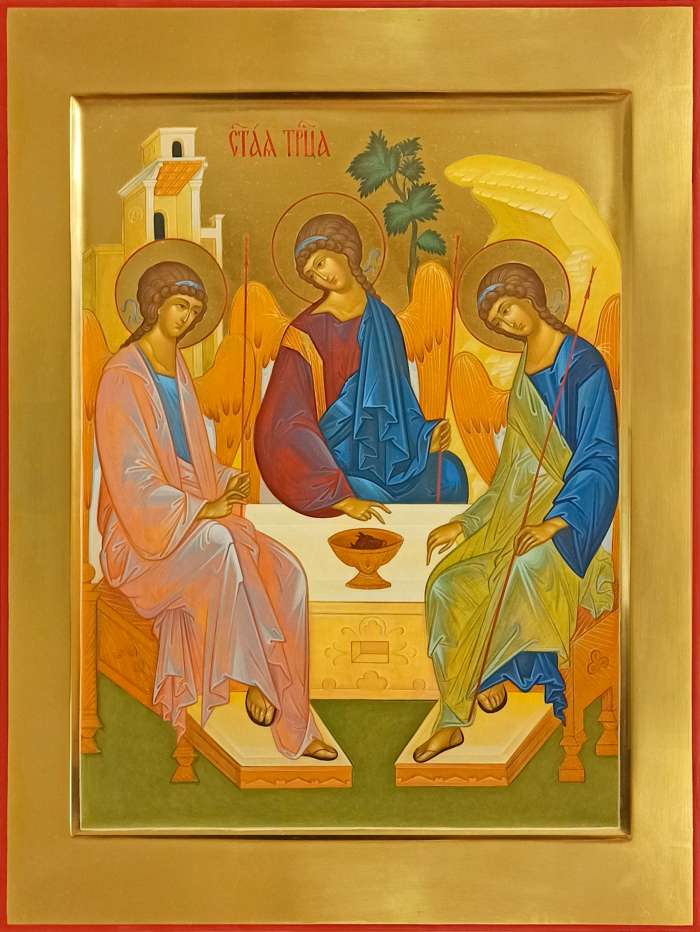 Святая Троица с позолотой, в ярких синих и красных одеждах