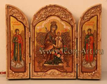 Складень из карельской березы с иконой Пресвятой Богородицы «Неувядаемый Цвет» и предстоящими святыми Ангелами