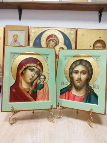 Венчальная пара: Казанская икона Божией Матери и Господь Вседержитель с золочёными нимбами